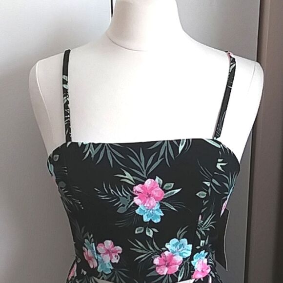 Madden NYC Tropical Flowers Bare Midriff Romper - Picture 3 of 13